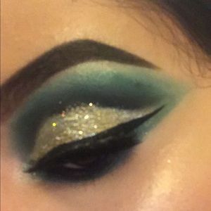 Meet your Posher, Senaida